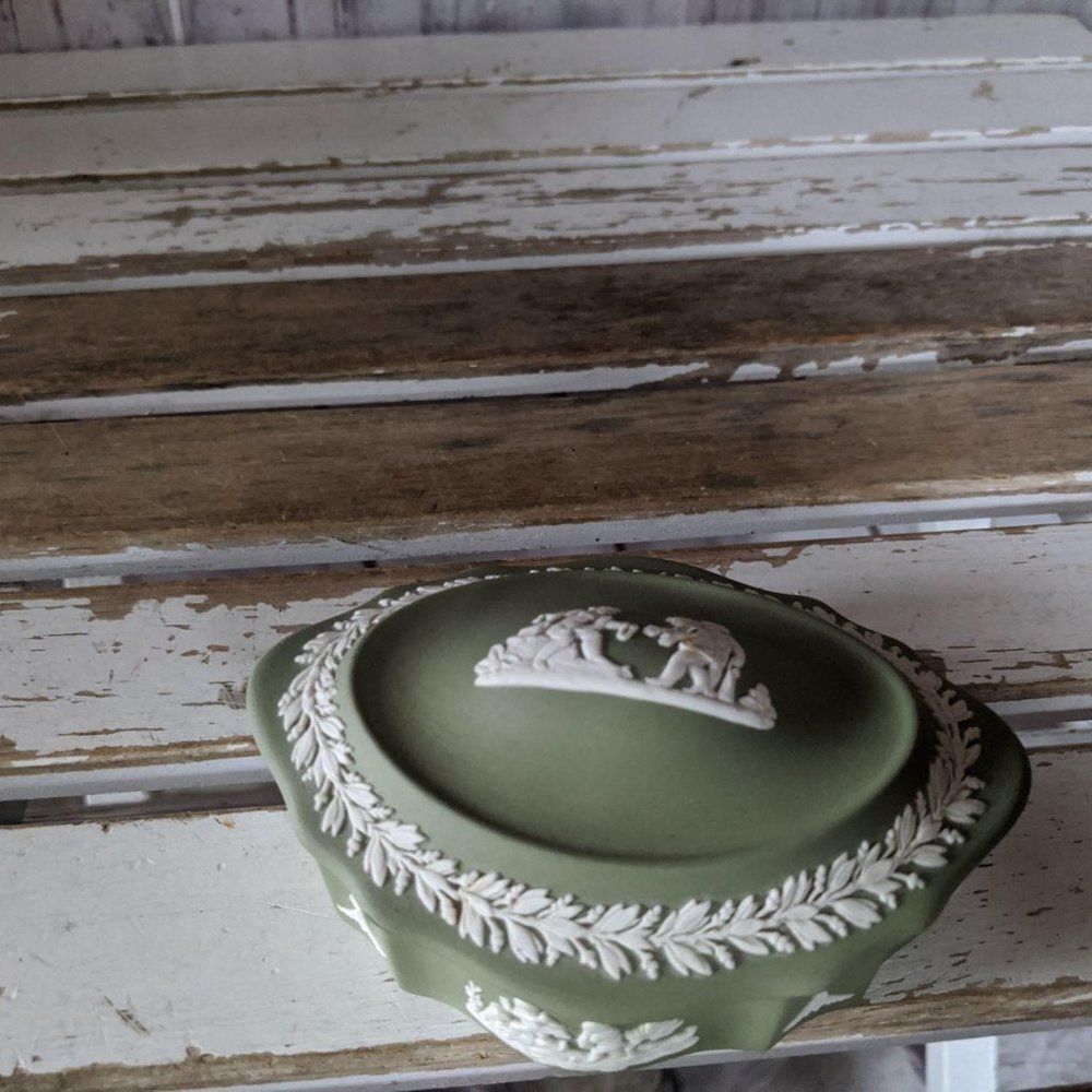 Wedgwood fluted dome green‎ lidded bowl trinket che